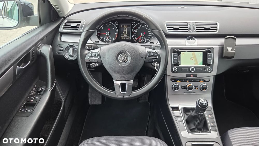 Volkswagen Passat Variant 2.0 TDI BlueMotion Technology DPF Comfortline - 23