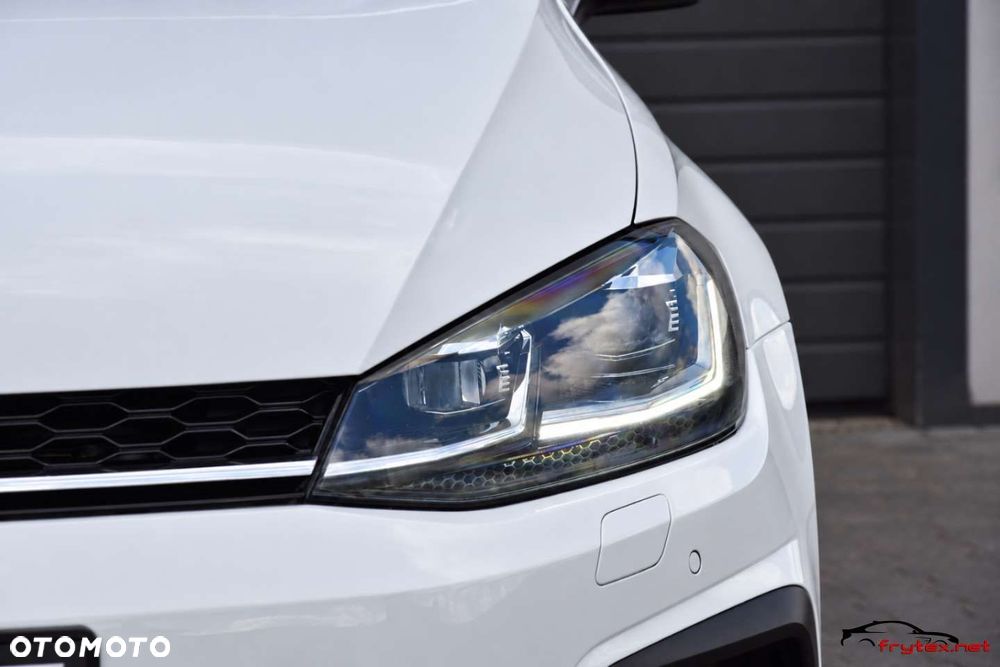 Volkswagen Golf - 6