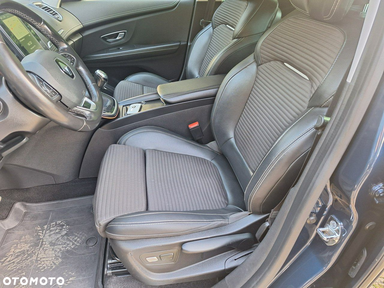 Renault Scenic ENERGY TCe 130 BOSE EDITION - 9