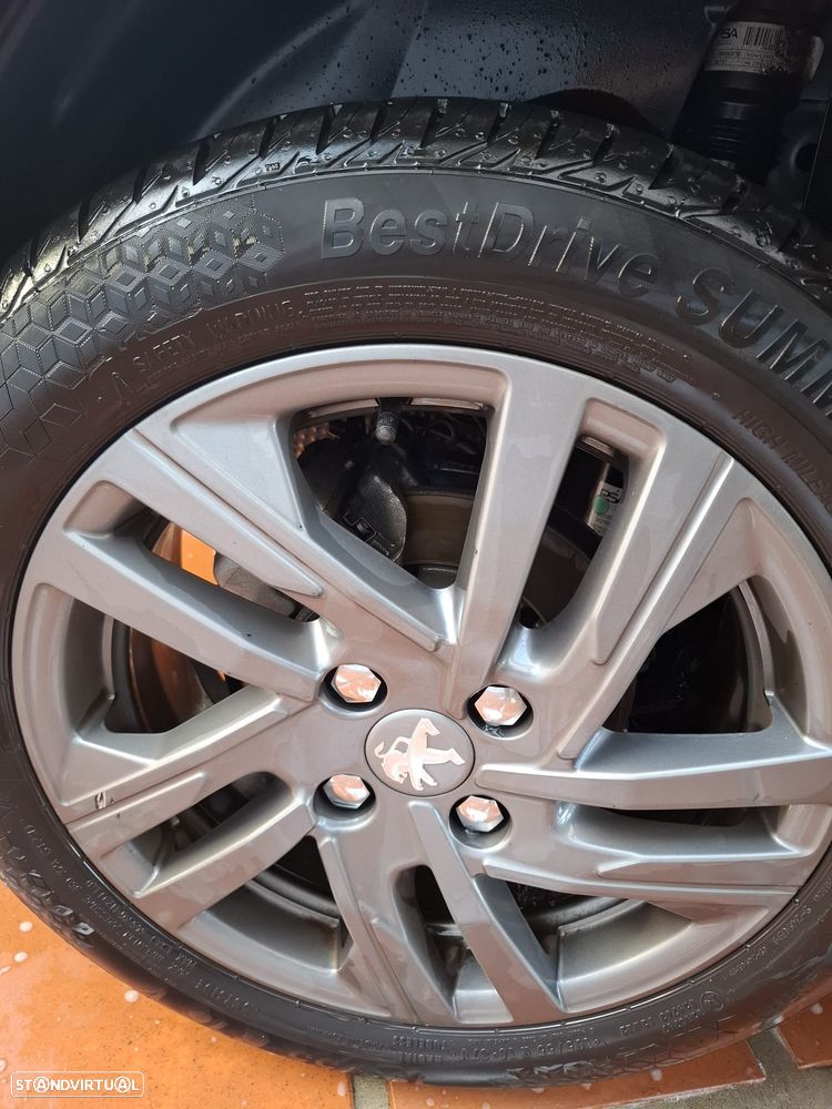 Peugeot 208 1.2 PureTech Allure - 38