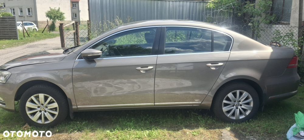Volkswagen Passat - 2