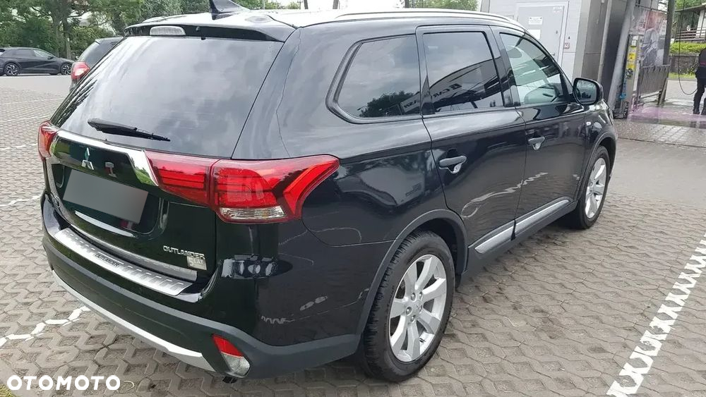Mitsubishi Outlander 2.0 Invite + 2WD - 17