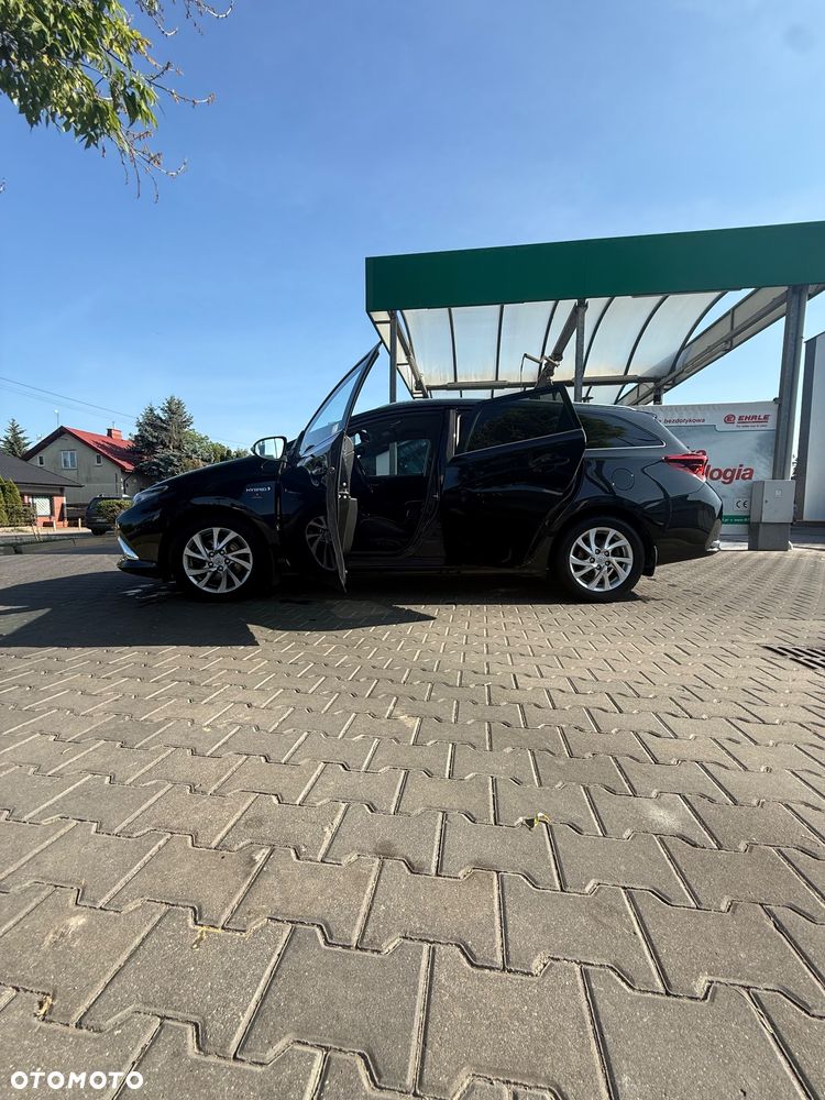 Toyota Auris Hybrid 135 Prestige - 4