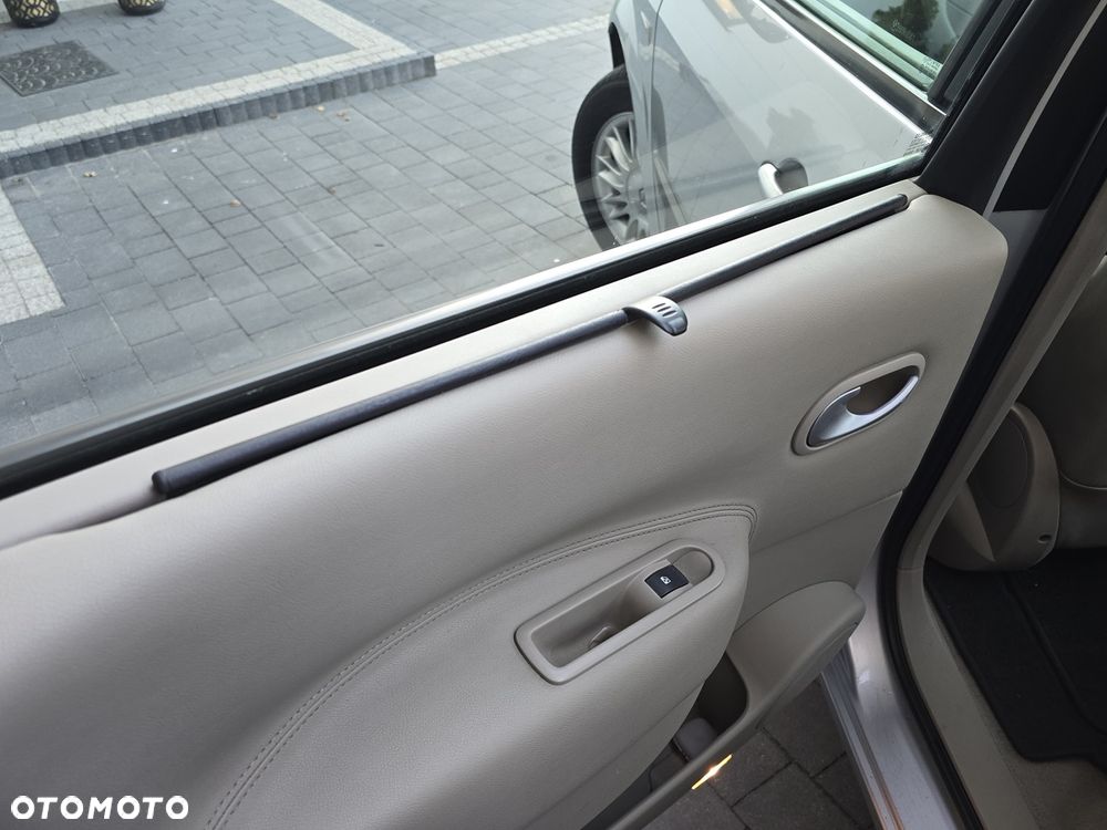 Renault Scenic 1.9 dCi FAP Avantage - 14