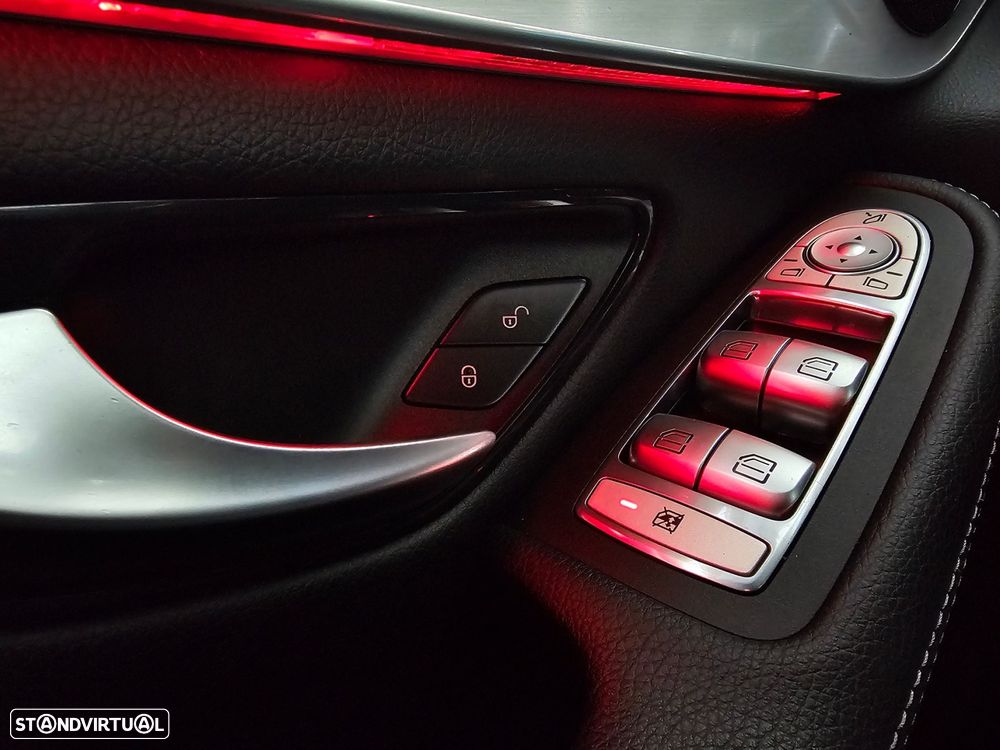 Mercedes-Benz GLC 300 e Coupe 4Matic - 12