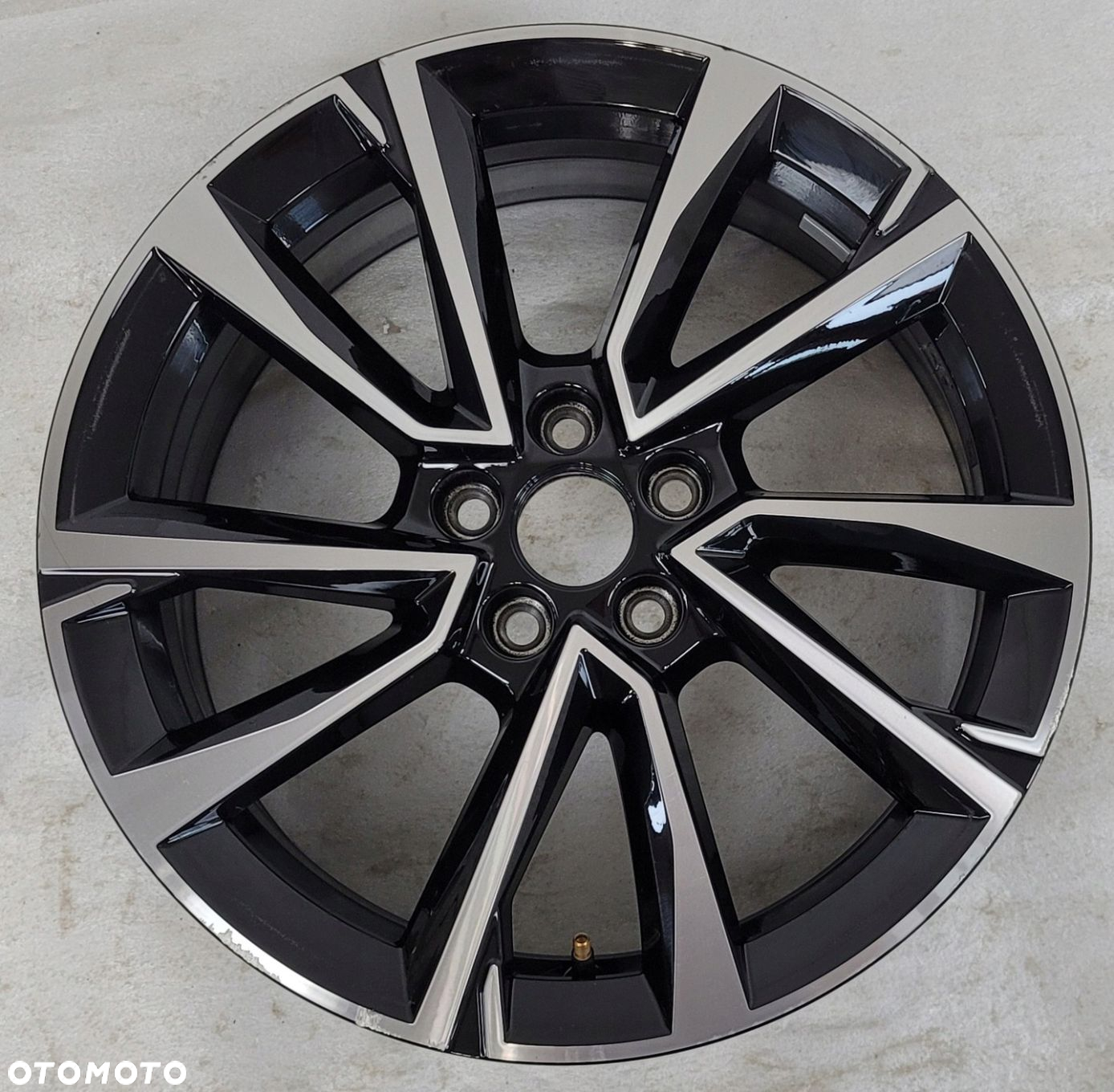 FELGA SKODA FABIA IV 2021- 7X17 ET51 5X100 6VA601025 - 3