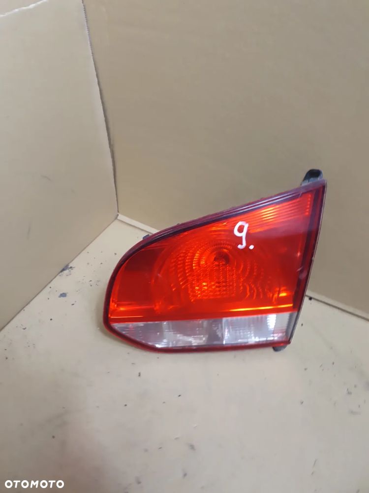 . LAMPA PRAWA W KLAPE VOLKSWAGEN GOLF 6 - 4
