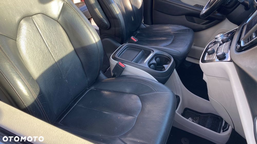Chrysler Pacifica - 12