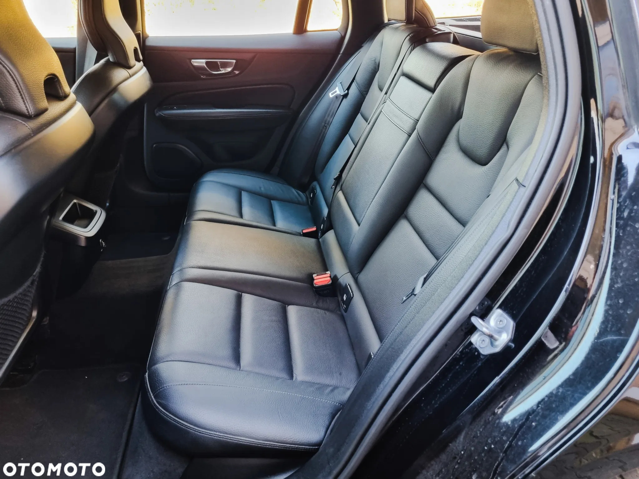 Volvo V60 D4 Momentum Pro - 25