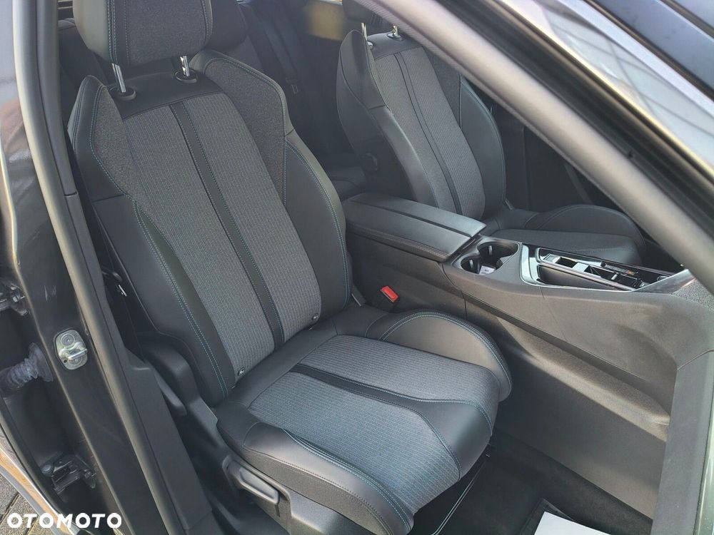 Peugeot 3008 1.2 PureTech Allure S&S EAT8 - 17