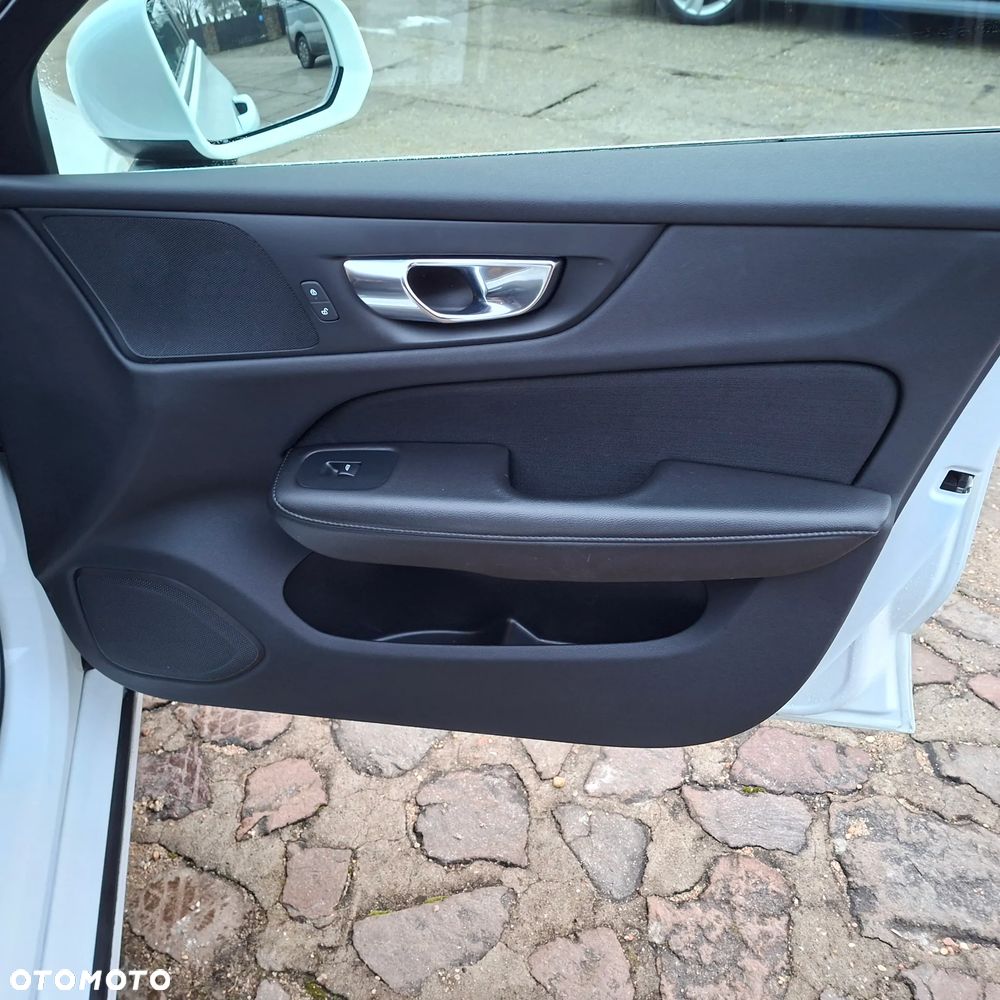 Volvo V60 D4 Geartronic Momentum - 21