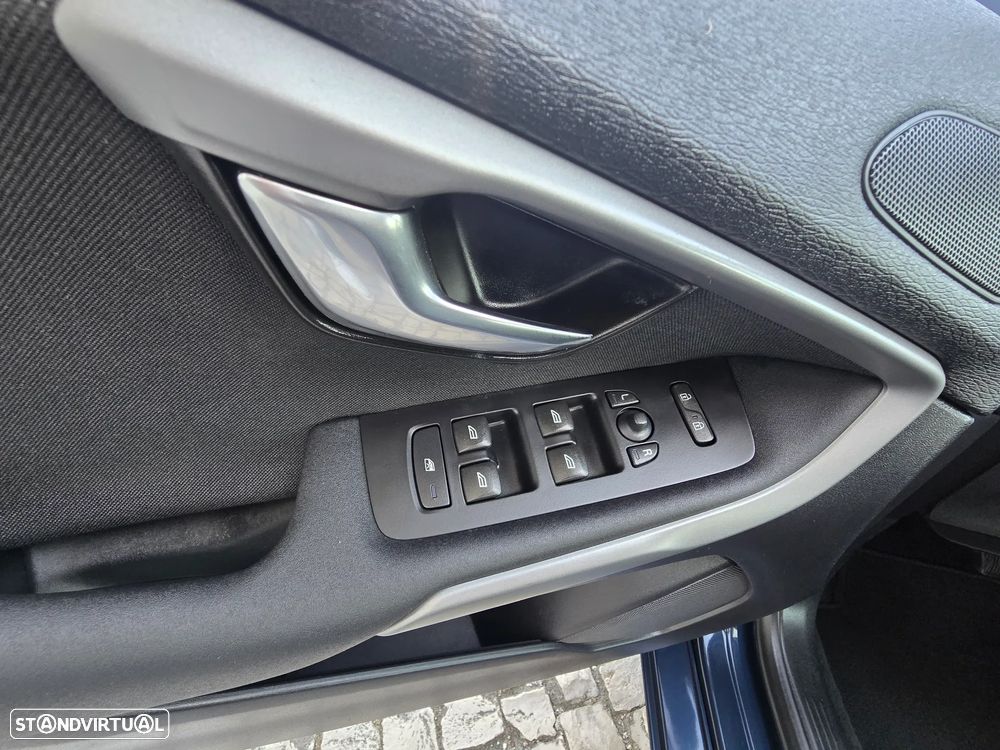 Volvo V40 D2 Powershift Momentum - 9