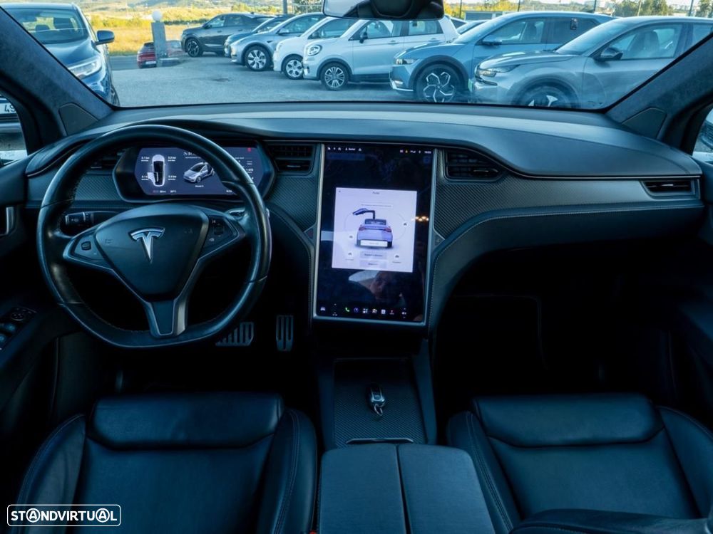 Tesla Model X - 30