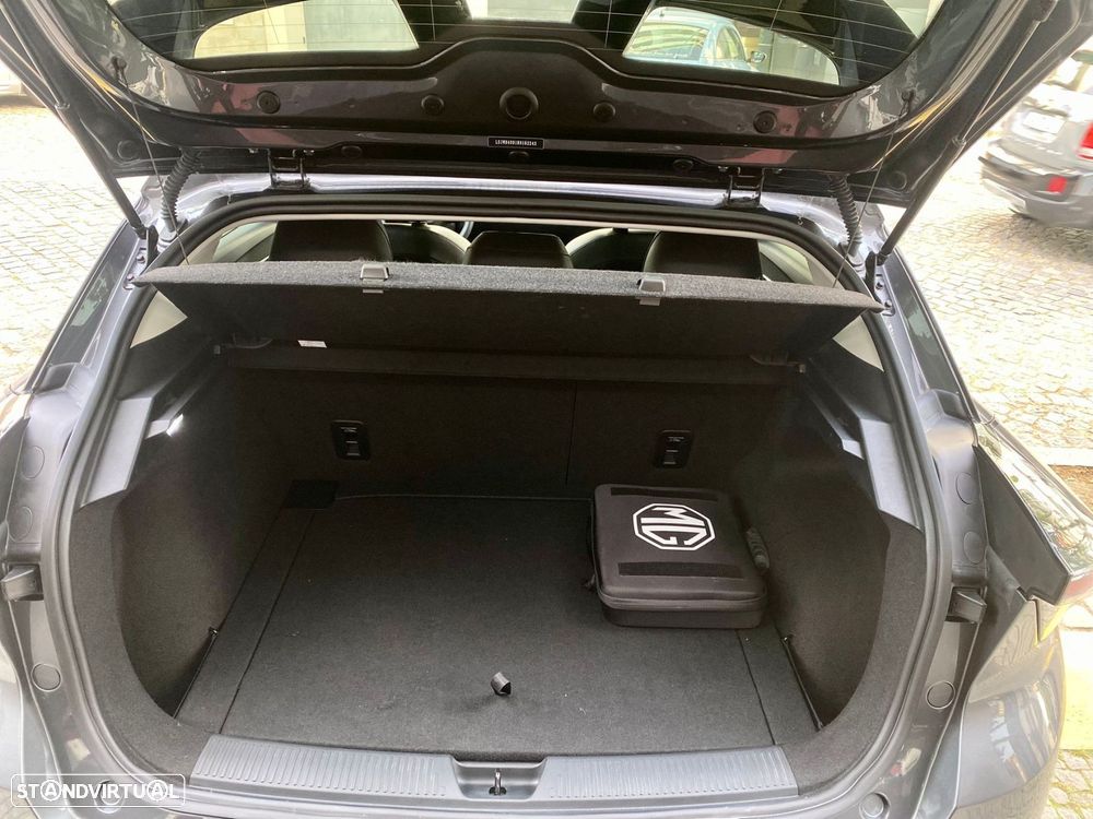 MG MG4 64 kWh Luxury - 32