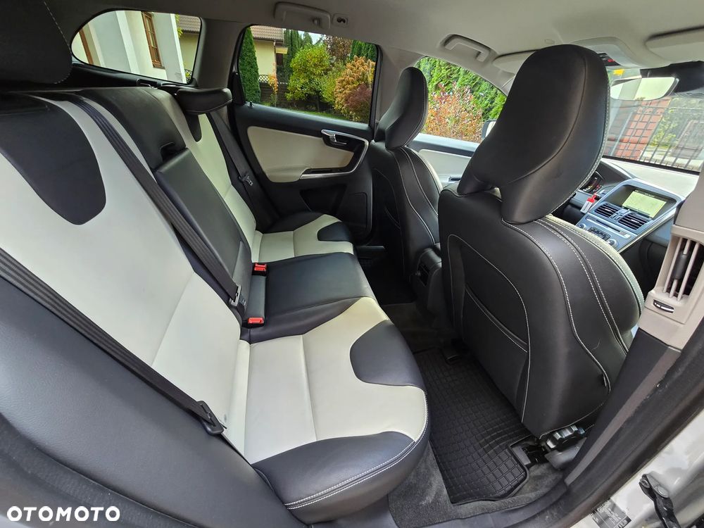 Volvo XC 60 D3 Geartronic Summum - 8