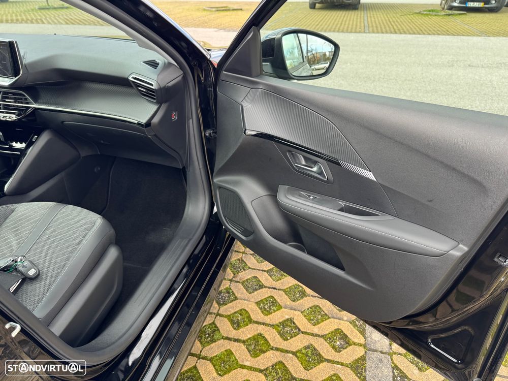 Peugeot e-208 Allure - 27