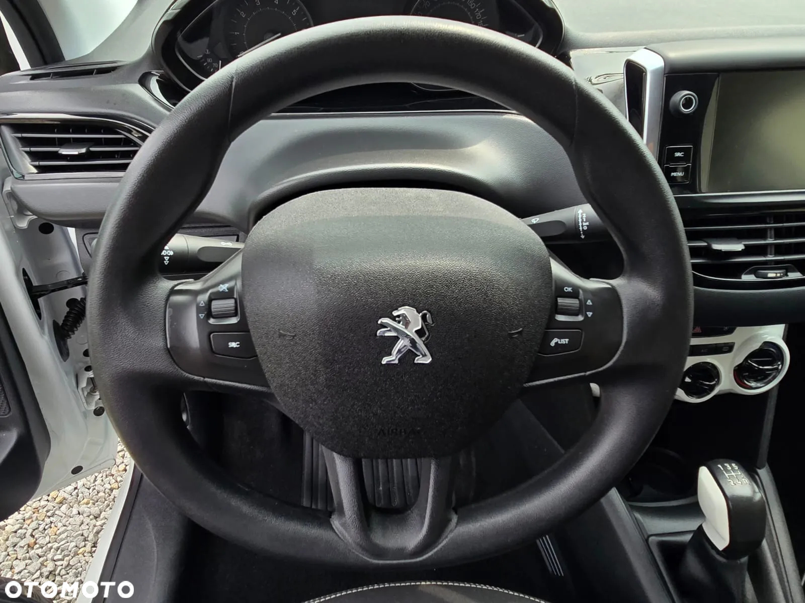 Peugeot 208 - 12
