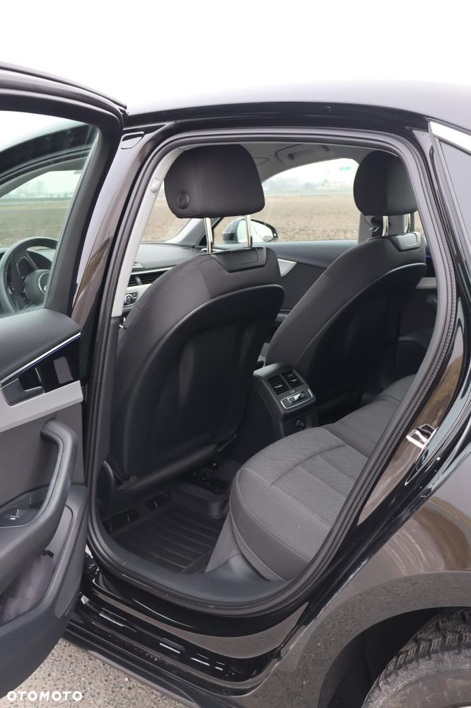 Audi A4 Limousine 35 TFSI mHEV Advanced S tronic - 9