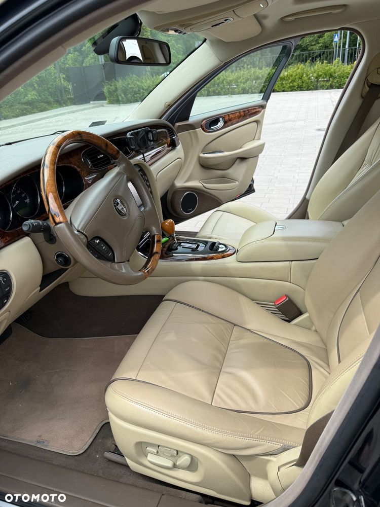 Jaguar XJ XJ8 4.2 LWB Executive - 9