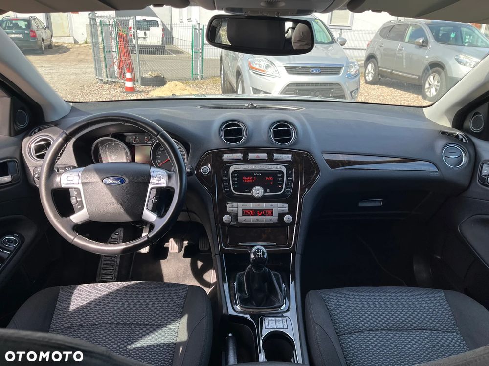 Ford Mondeo 2.0 Ghia - 19