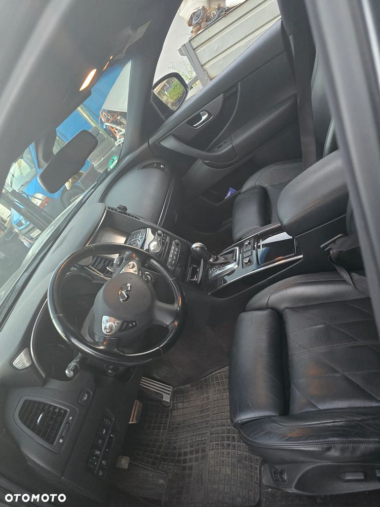 Infiniti QX70 - 12