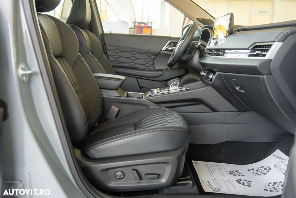 Mitsubishi Outlander 2.4 L 4X4 PHEV Instyle - 16