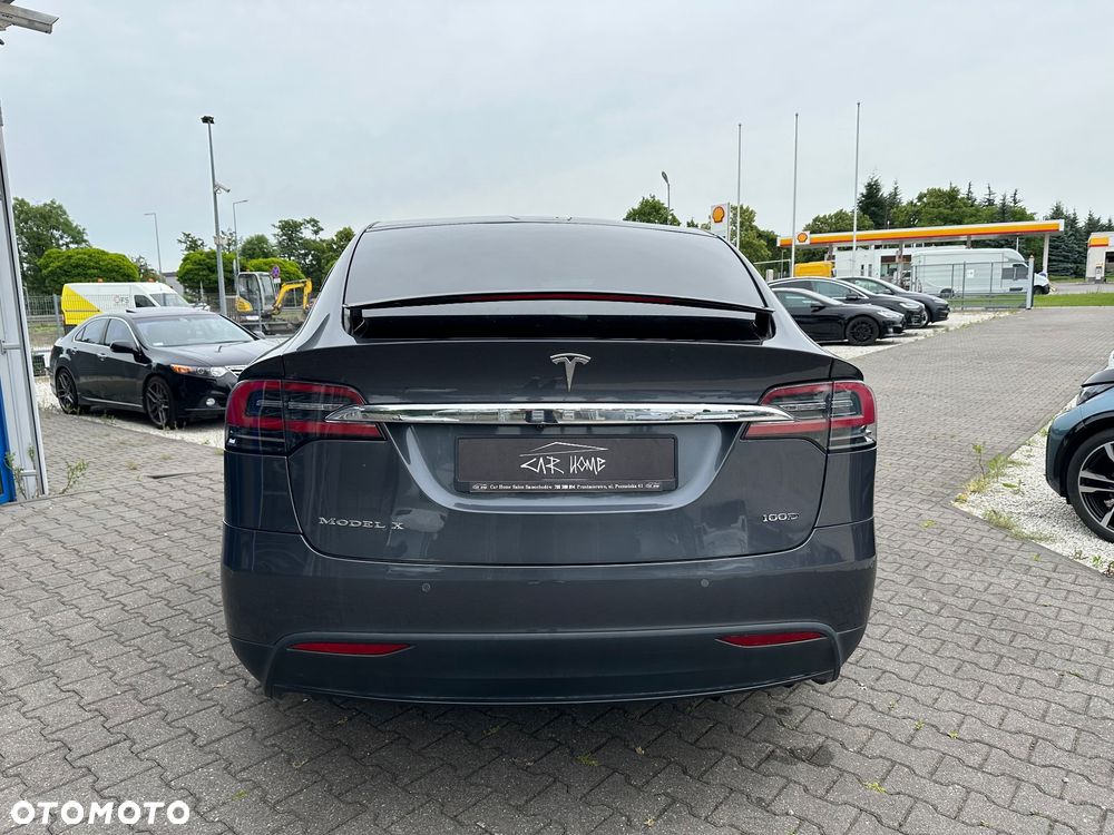 Tesla Model X - 5