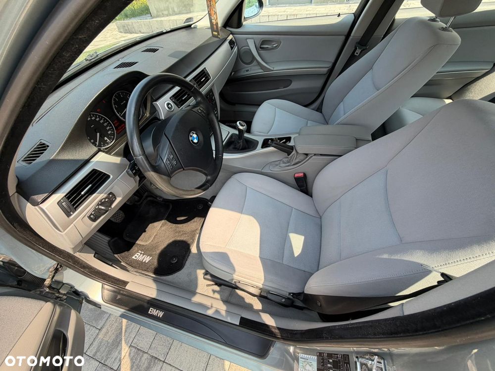 BMW Seria 3 318i - 10