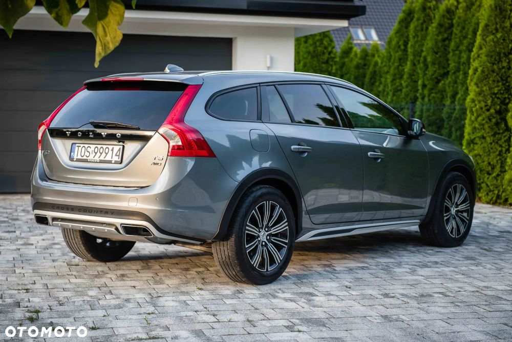 Volvo V60 Cross Country T5 AWD Summum - 14