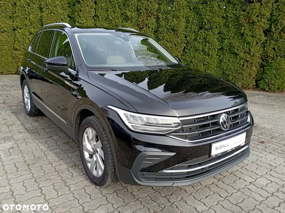 Volkswagen Tiguan - 1