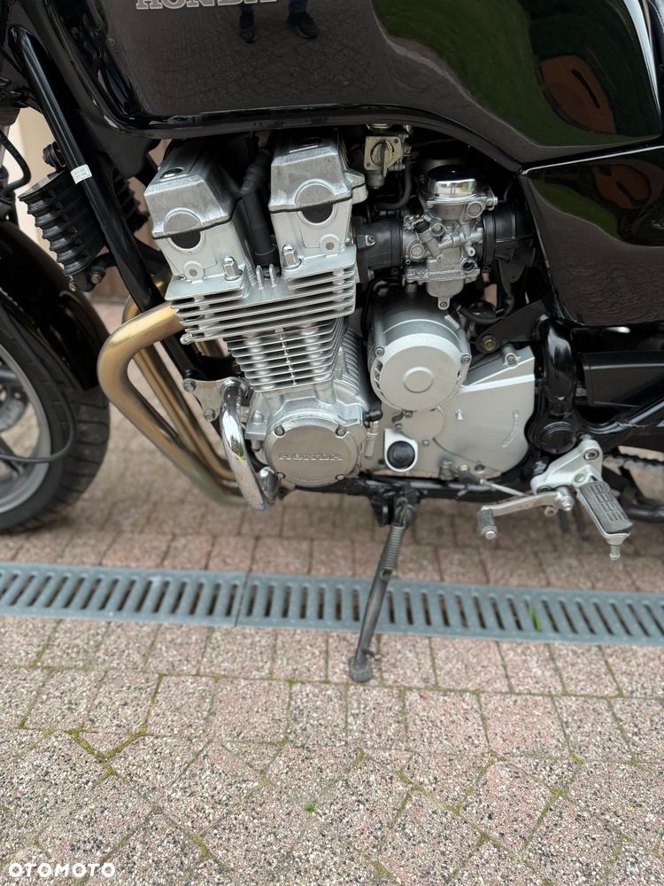 Honda CB - 16