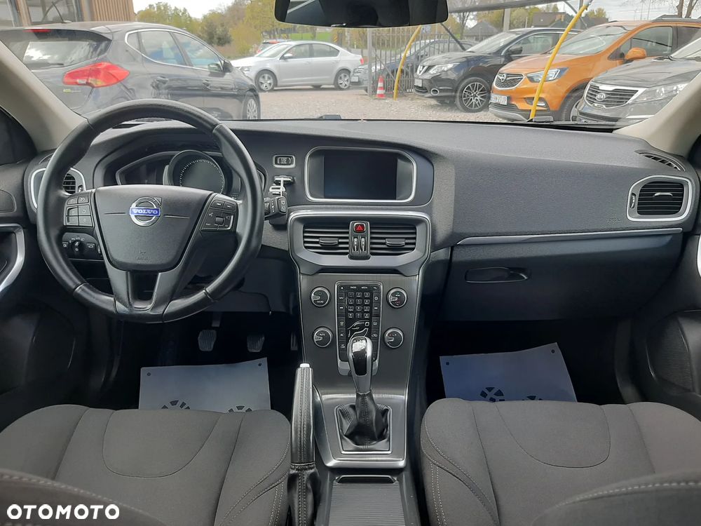 Volvo V40 D2 Momentum - 23