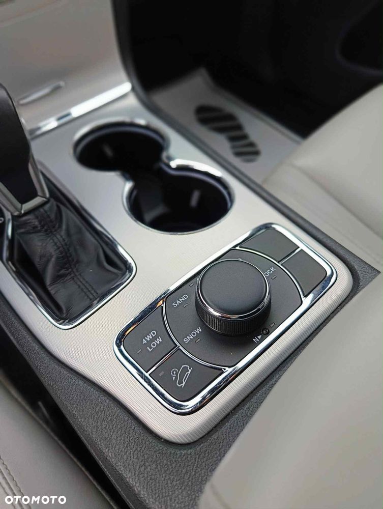 Jeep Grand Cherokee - 15