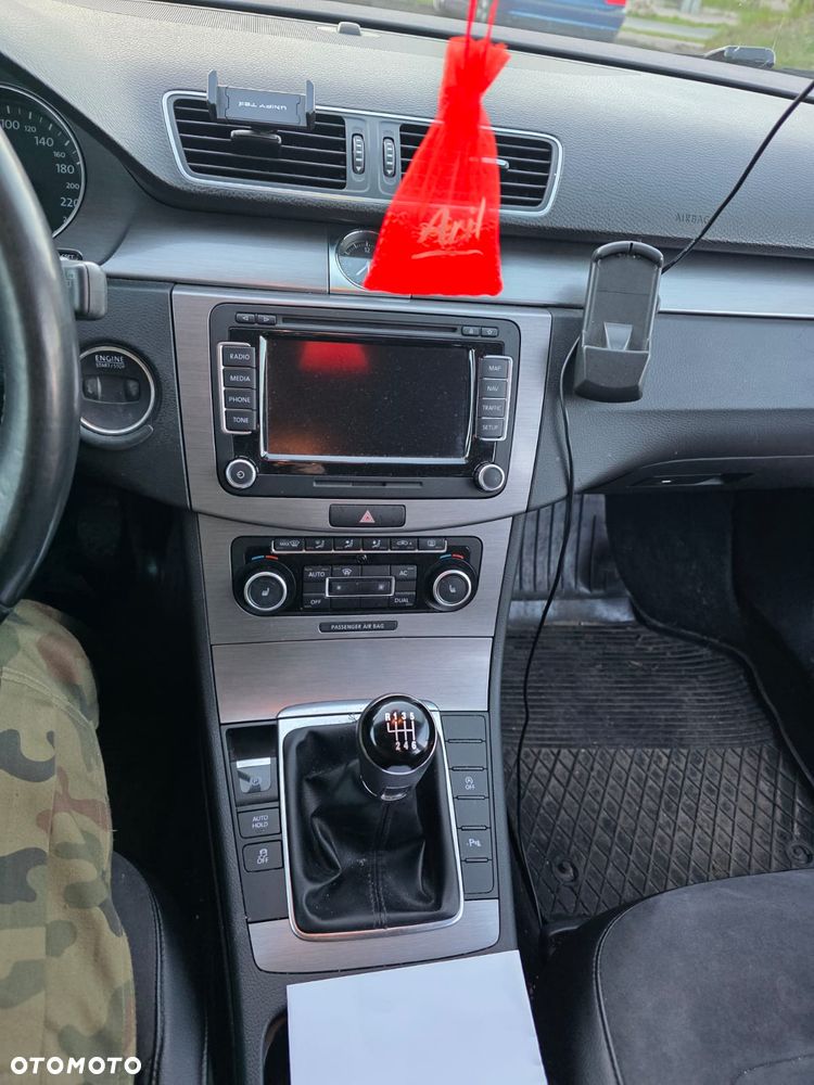 Volkswagen Passat - 13