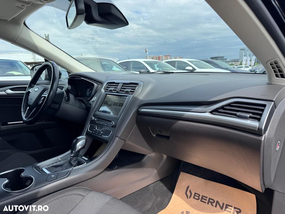 Ford Mondeo 2.0 HEV Trend - 10