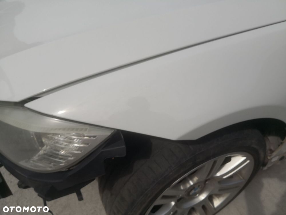 Błotnik lewy przedni BMW E90 E91 Alpinweiss A300 oryginał lewy przód - 2