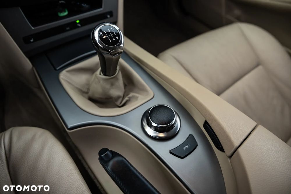 BMW Seria 5 525xi - 36