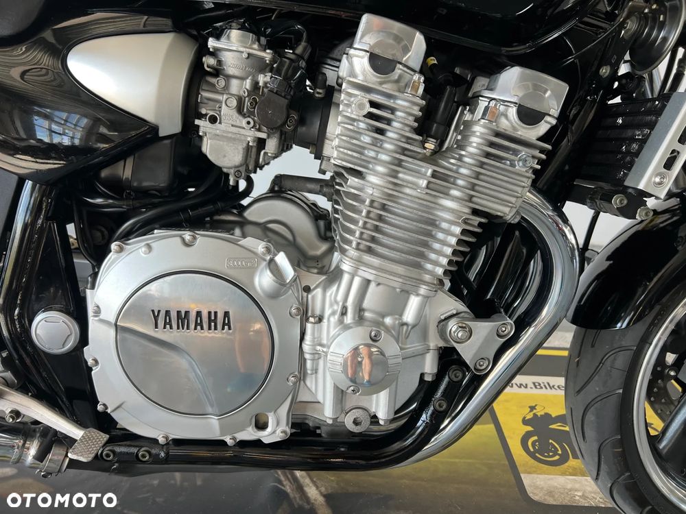Yamaha XJR - 26