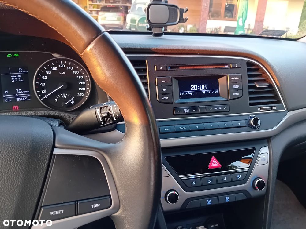 Hyundai Elantra 1.6 Style - 18