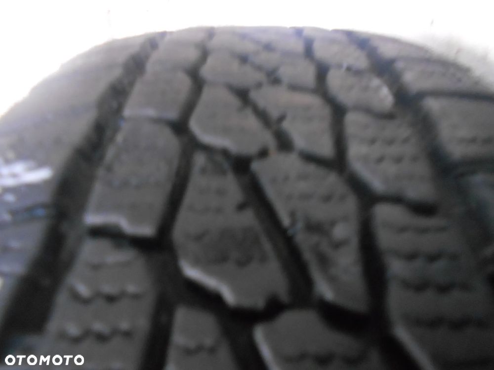 OPONA POJEDYNKA 195/70R15C FIRESTONE VANHAWK 2 WINTER DOT 3522 8MM - 2