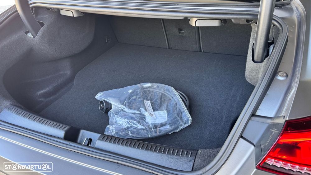 Mercedes-Benz CLA 250 e 8G-DCT Special Edition - 19