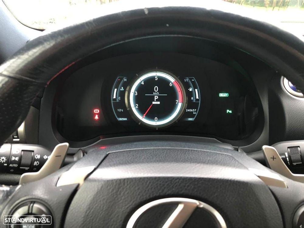 Lexus IS 300H F Sport - 12
