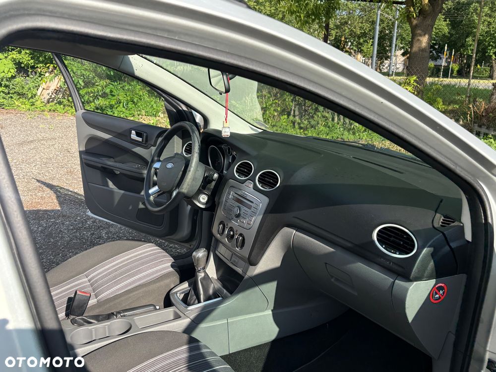 Ford Focus 1.6 16V Ambiente - 9