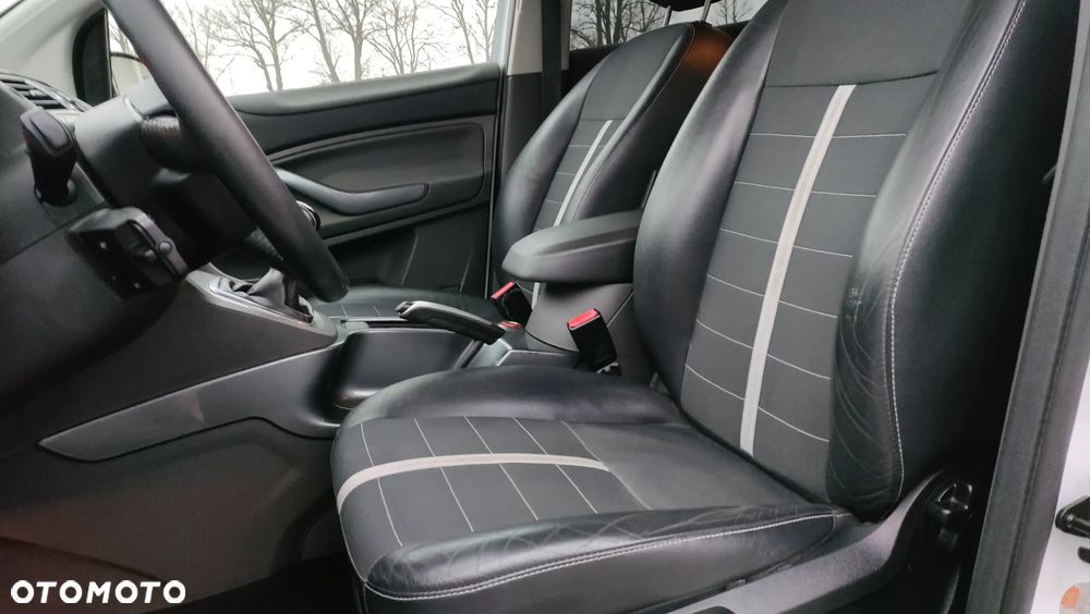 Ford Kuga 2.0 TDCi 2x4 Titanium - 13