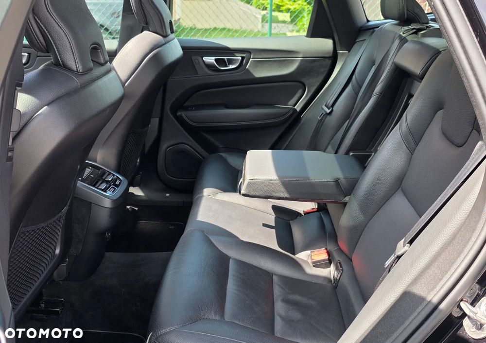 Volvo XC 60 B4 D Ultimate Dark - 31