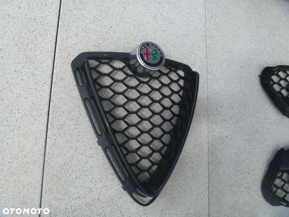 ALFA ROMEO STELVIO ATRAPA CHŁODNICY KRATKA ORYGINAŁ IGŁA 156144237 - 4