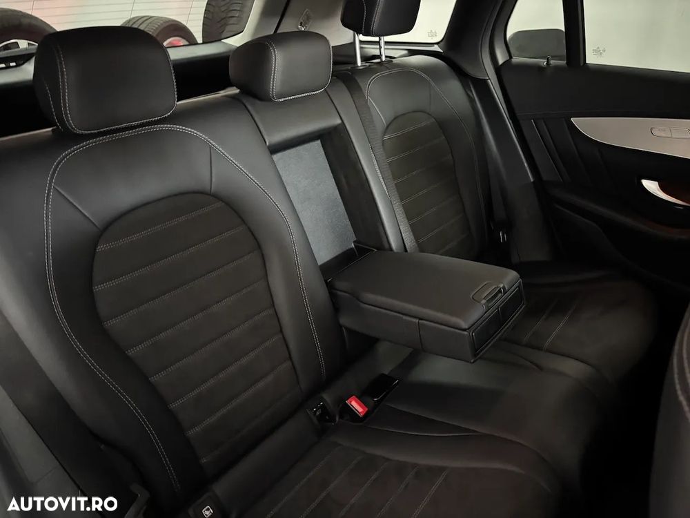 Mercedes-Benz GLC 300 e 4MATIC - 24