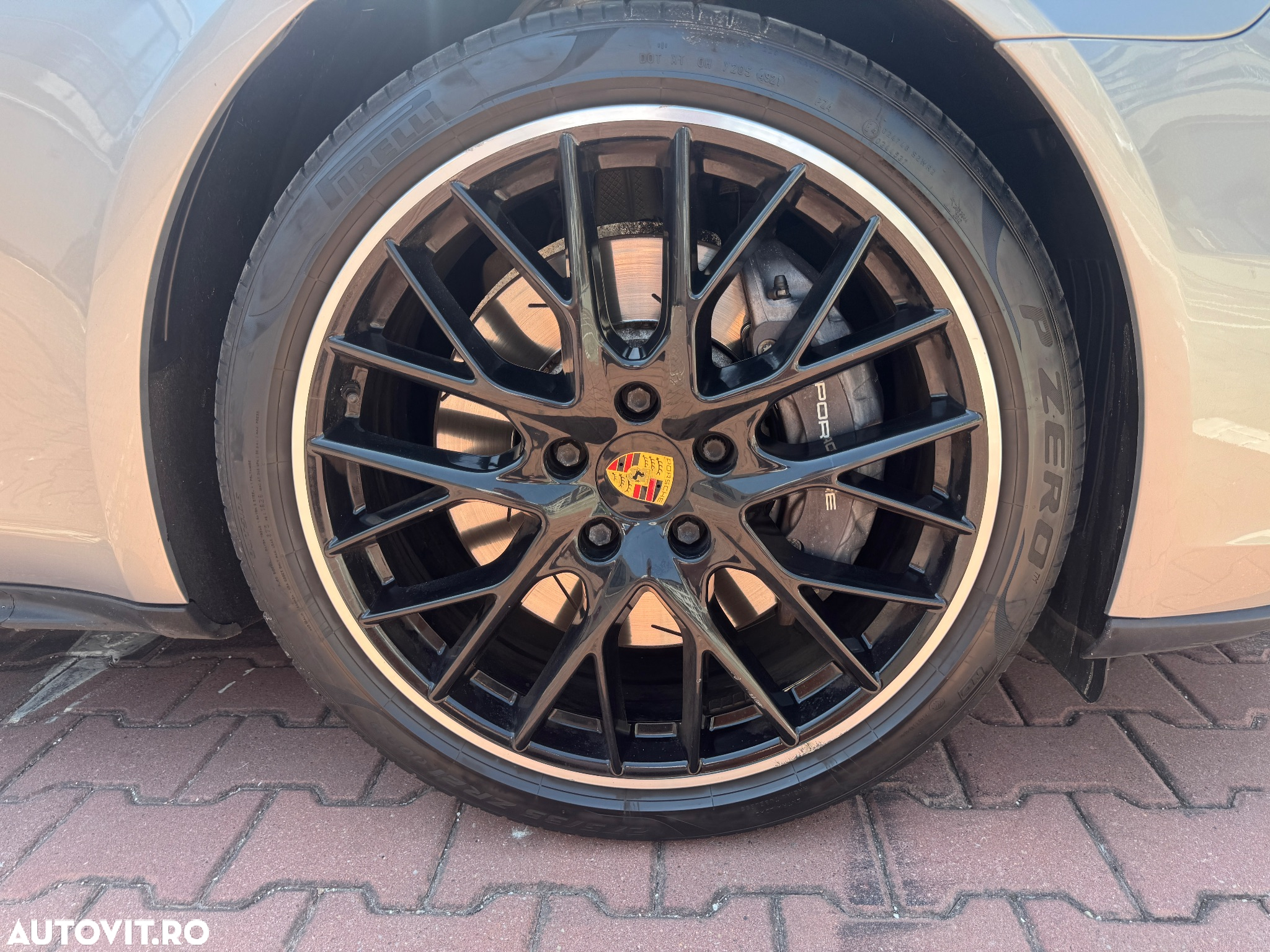 Porsche Panamera 4 E-Hybrid - 11