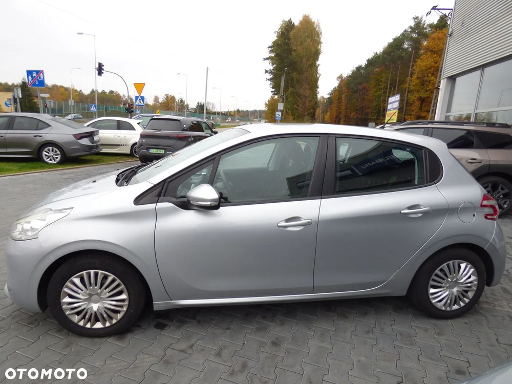 Peugeot 208 - 8