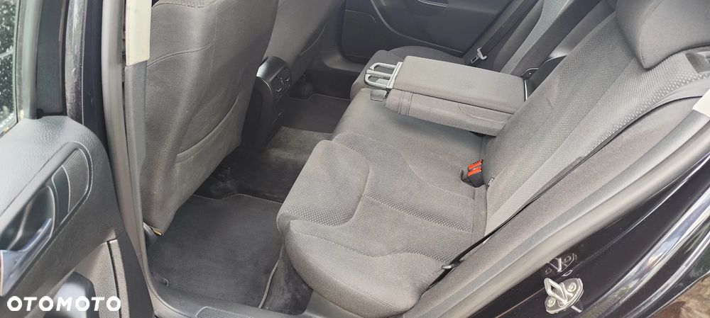 Volkswagen Passat 1.6 FSI Comfortline - 24
